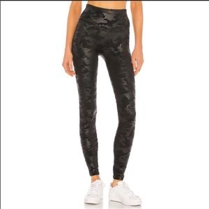 Spanx Faux Leather Matte Black Gray Camo Leggings Size L